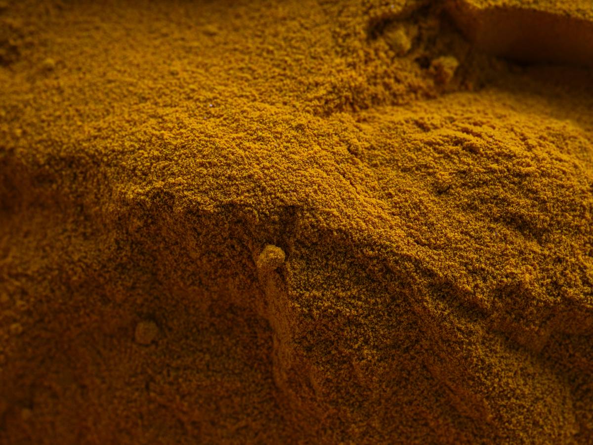 Bar chart comparing bioavailability of raw turmeric vs. curcumin with piperine vs. phospholipid-bound curcumin